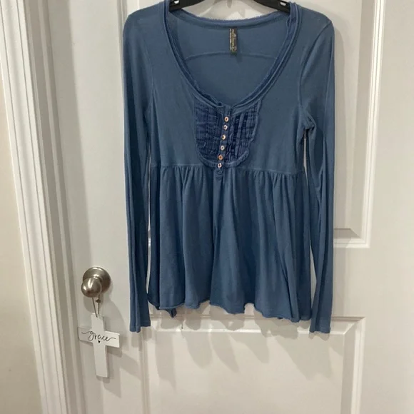 Free People Top - Picture 1 of 9